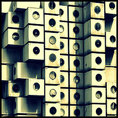  Capsule Tower .