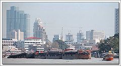 фото "Tug, Bangkok Skyline"