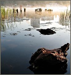 фото "Усталый город, просыпаясь, глядится в реку"