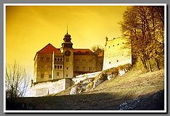 фото "Castle of Pieskowa Skaіa (Poland) in the fall"