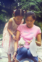 фото "girls and pigeons"