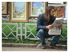 photo "Painter with his paintings"