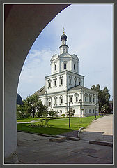 фото "Взгляд из-под свода"