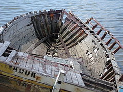 фото "an old boat looking at the sea.....s.salvador da b"