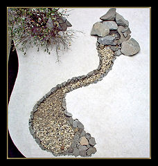 фото "Flower, sand and gravel..."