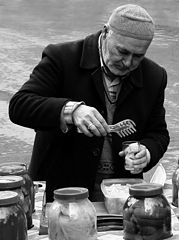 фото "pickled cucumber seller"