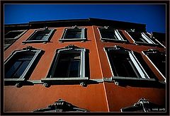 фото "red frontage Liege"