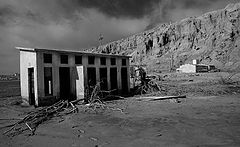 фото "Мертвый Завод На Мертвом Пляже Мертвого Моря"