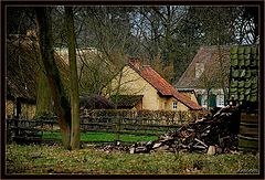 photo "yellow little home"