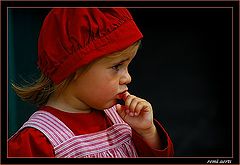 фото "little girls in red"