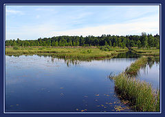 фото "Уснуло озеро; безмолвен лес..."