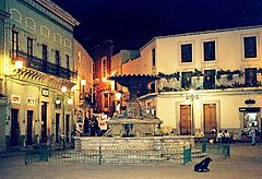 фото "Square in Guanajuato and an itch and the kiss."