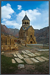 фото ""Капля жизни в море камней""