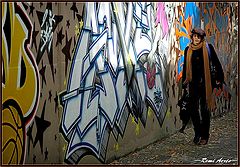 фото "girl and graffiti"
