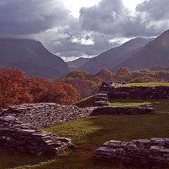 фото "Dolbadarn Castle - 80 feet above Llyn Padarn, North Wales"