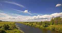 фото "Лето — тёплая река, Стайкой в небе облака."