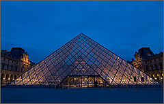 photo "The Louvre's piramide"
