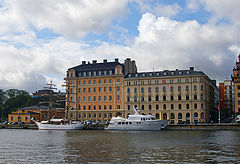 фото "Стокгольм. Яхта и парусник на причале"