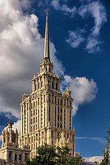 фото "Пробивая шпилем облака"