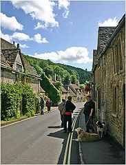 фото "Любовь к животным. Прогулка в деревне  Castle Combe."