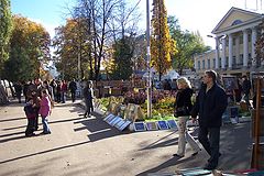 фото "Среди картин"