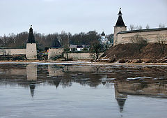фото "Башни стены Псковского кремля"