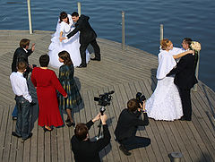 фото "Весна. Суббота. Парад невест и женихов... Или парадом руководят фотографы."