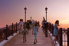 фото "Мосты и фонари Царицыно жарким вечером."