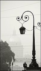 фото "Городской этюд с дымом, куполом и фонарем"