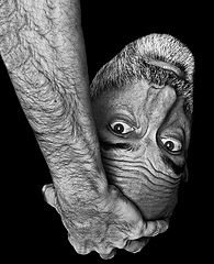 photo "con la testa nella mano un saluto da milano"