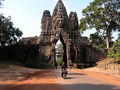 фото "Мотобайки и Ангкор"