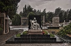 фото "lluvia en el cementerio"