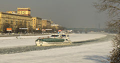 фото "Река, мороз и кораблик"