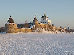 фото "Крепкий орешек. Ансамбль псковского кремля в закатном"