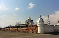 фото "Стена Николо-Угрешского монастыря"