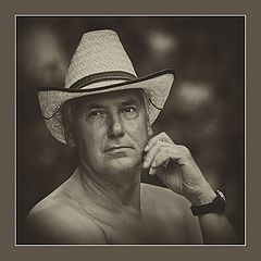 фото "Портрет мужчины при часах и в шляпе."