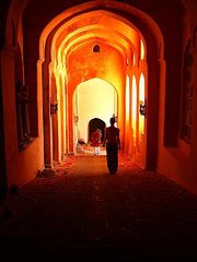 фото "fort neemrana entrance"