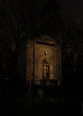 фото "mysterious tomb at midnight"