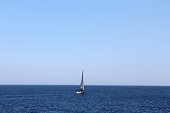 photo "Einsame Yacht im Mittelmeer"
