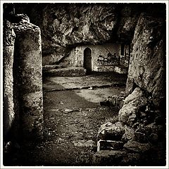 photo "Door. Cave temple, Akrotiri. Crete"