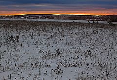 фото "Восход солнца над заснеженным полем"