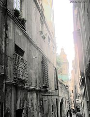 photo "Genoa, lanes called caruggi in historical centre"