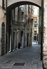 фото "Genoa, historical center, lanes named "caruggi""