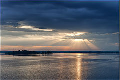 фото "сквозь тучи"
