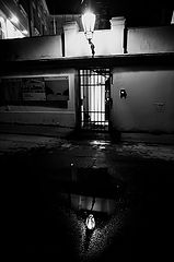 фото "Ночной фонарь и лужа-2"