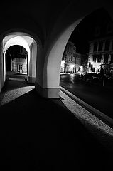 фото "Ночная аркада и дома"