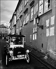 photo "Исторические автомобили и улица"