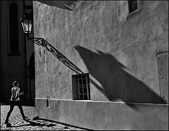 фото "Фигура, фонарь и тень"