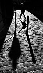 фото "Фигура, столбики и тени"