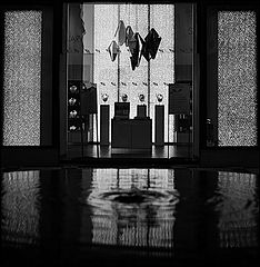 фото "Витрина и вода"